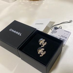 Gorgeous Chanel earings